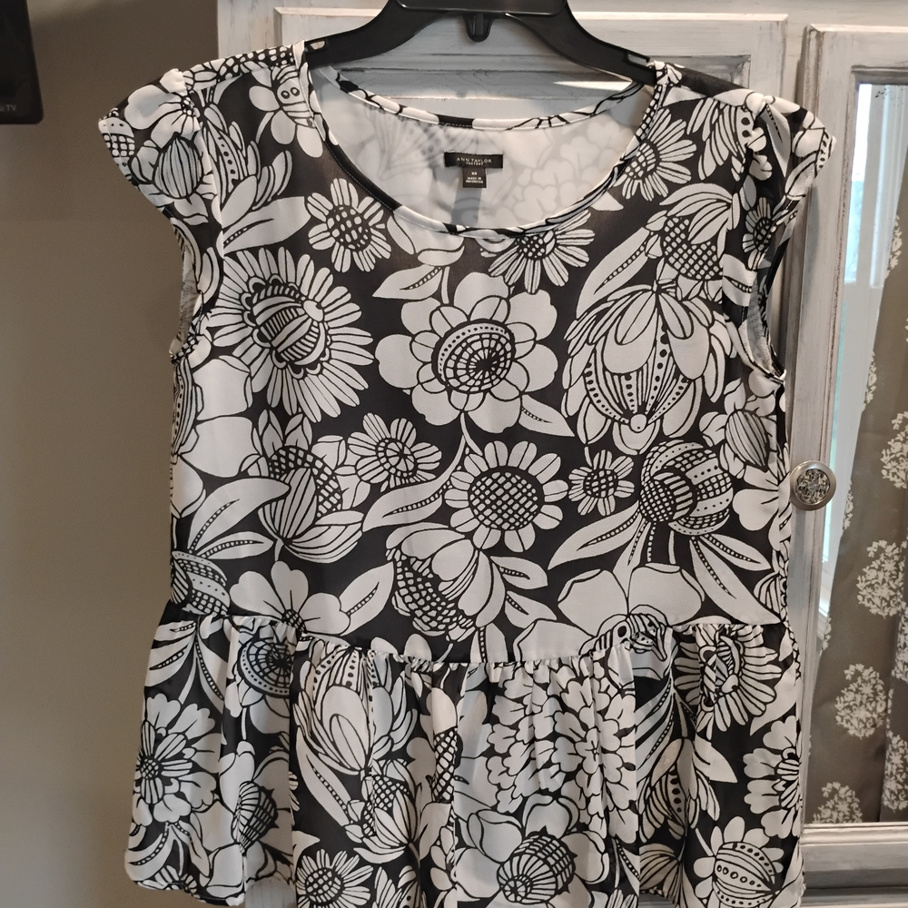Ann Taylor Black and White Floral Blouse